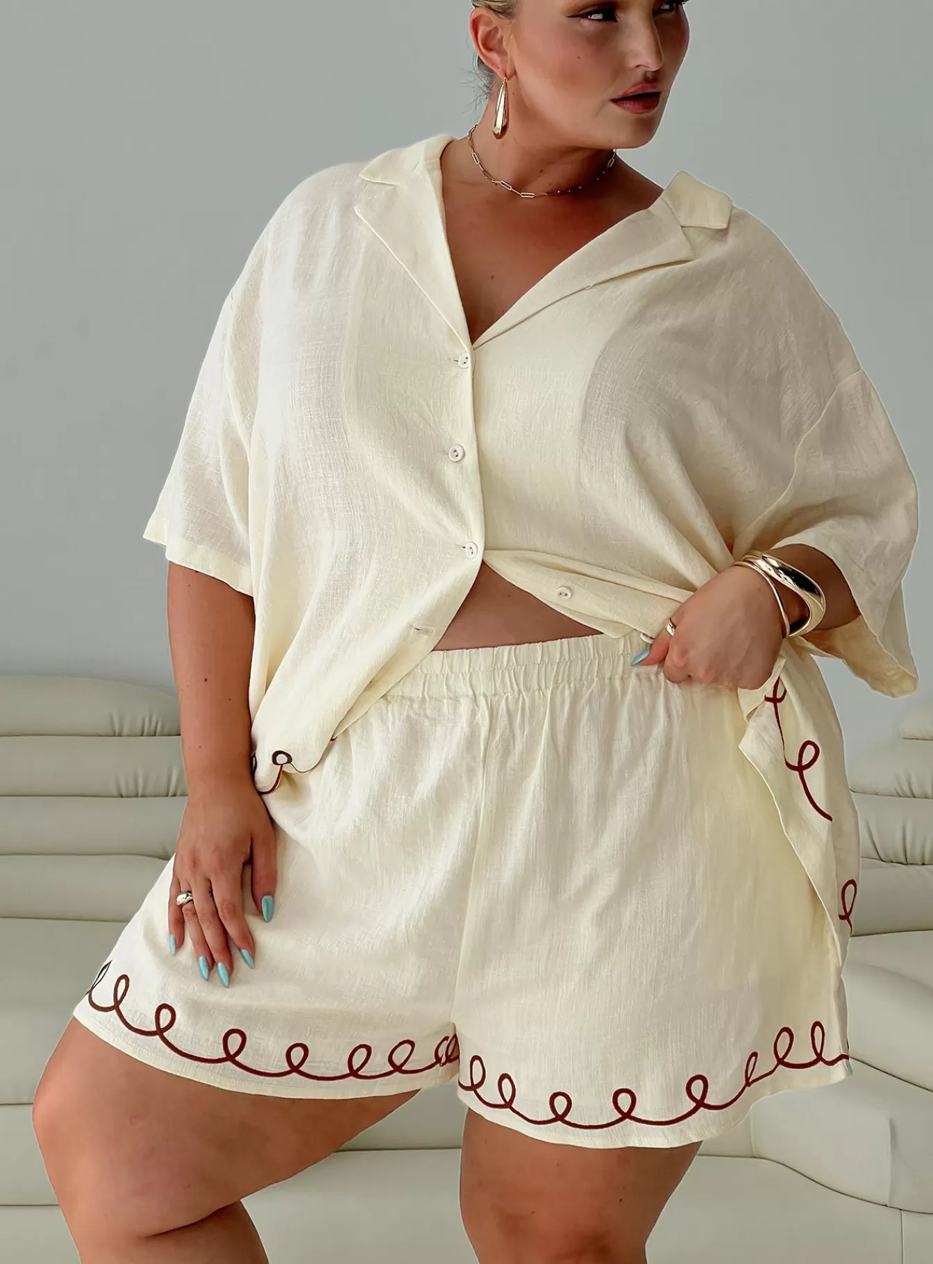 Princess Polly Shorts | Jamari Linen Blend Shorts Curve Cream / Brown