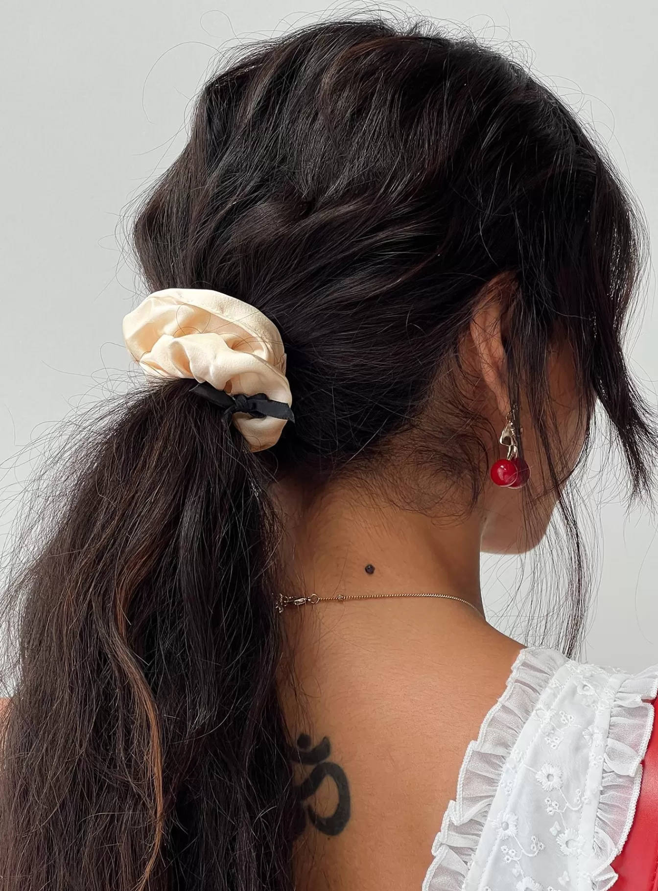 Princess Polly Hair Accessories | Mekhi Bow Scrunchie Cream