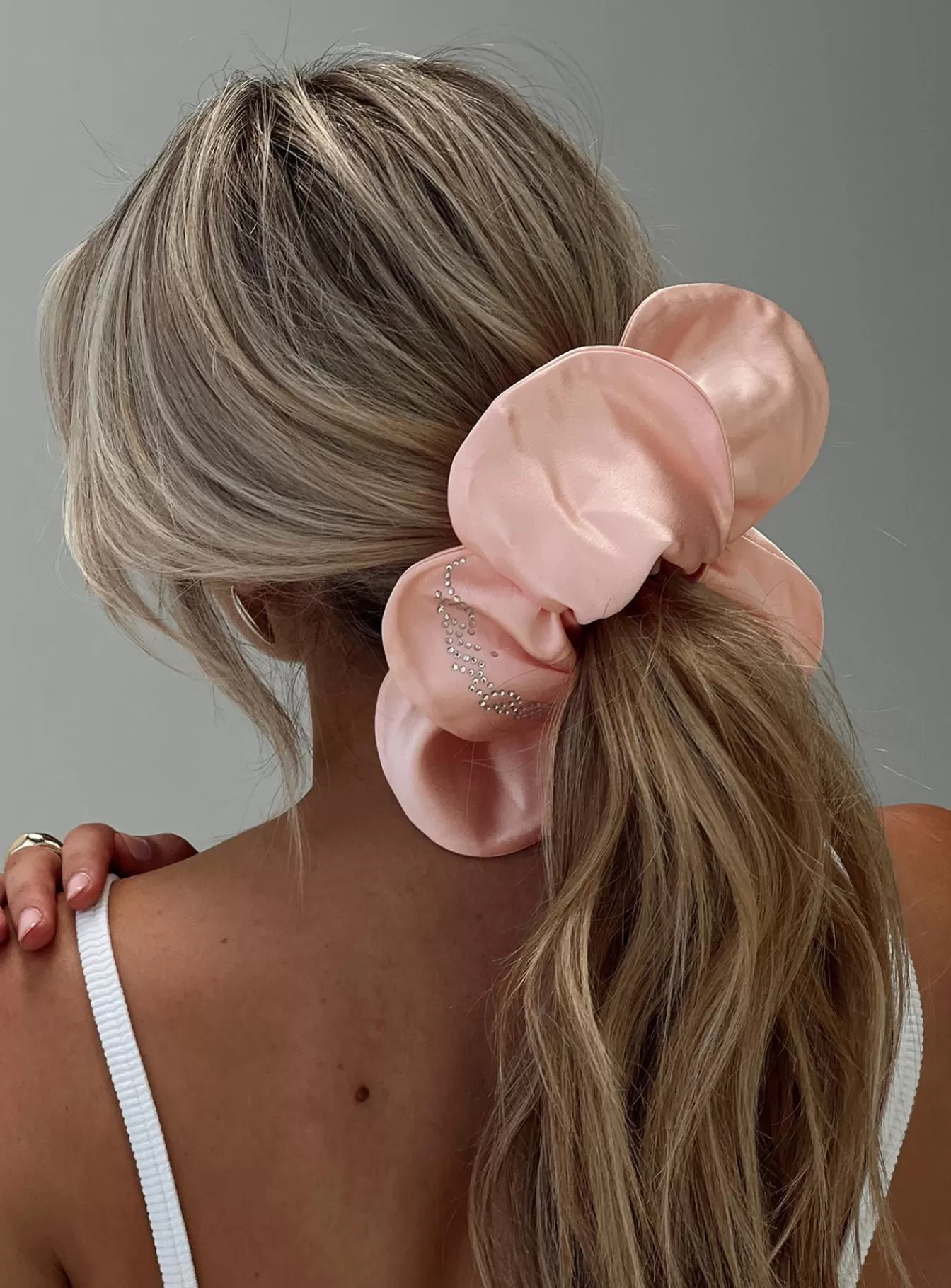Princess Polly Hair Accessories | Monrow Scrunchie Pink