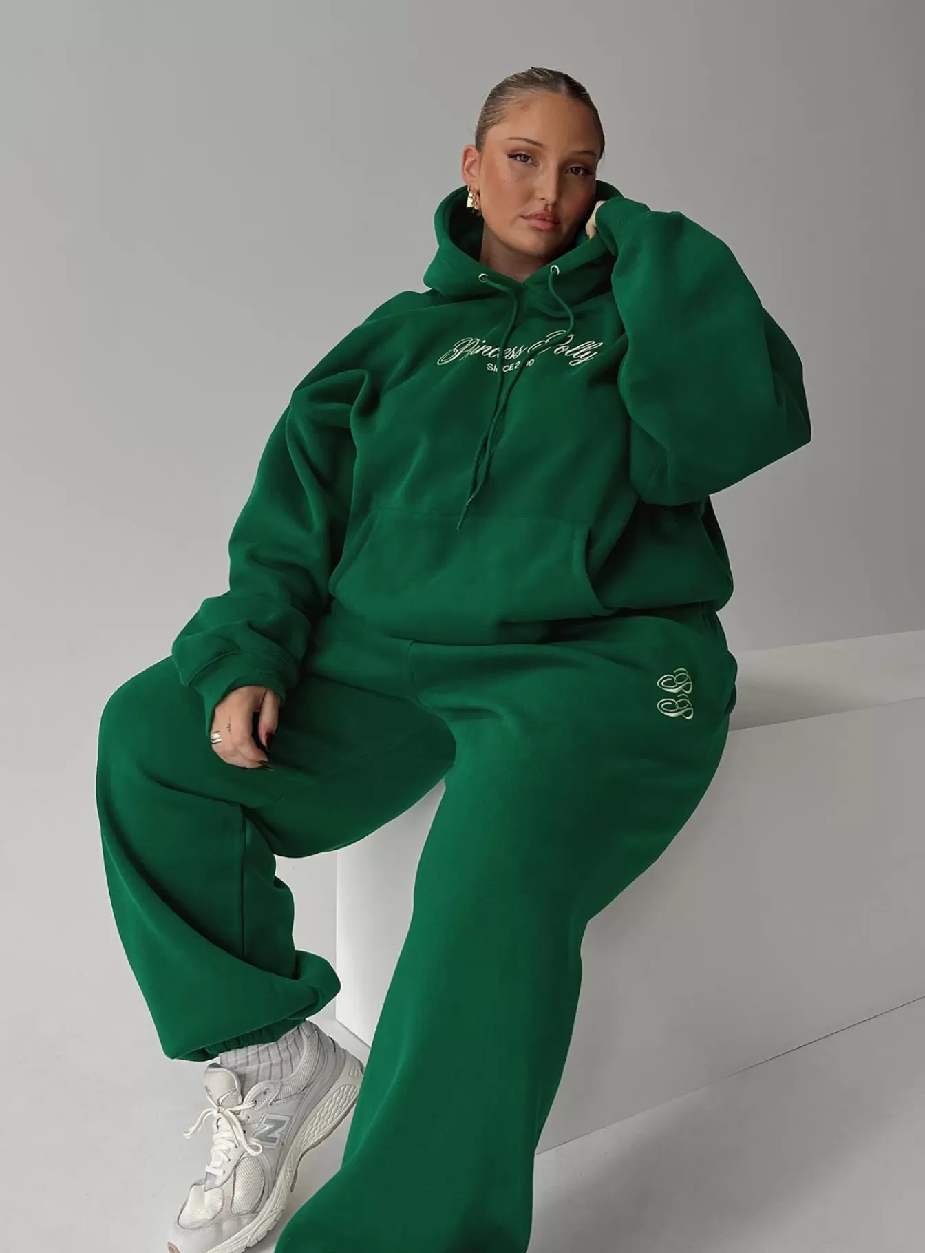 Princess Polly Pants | Track Pants Script Curve Green / Ivory