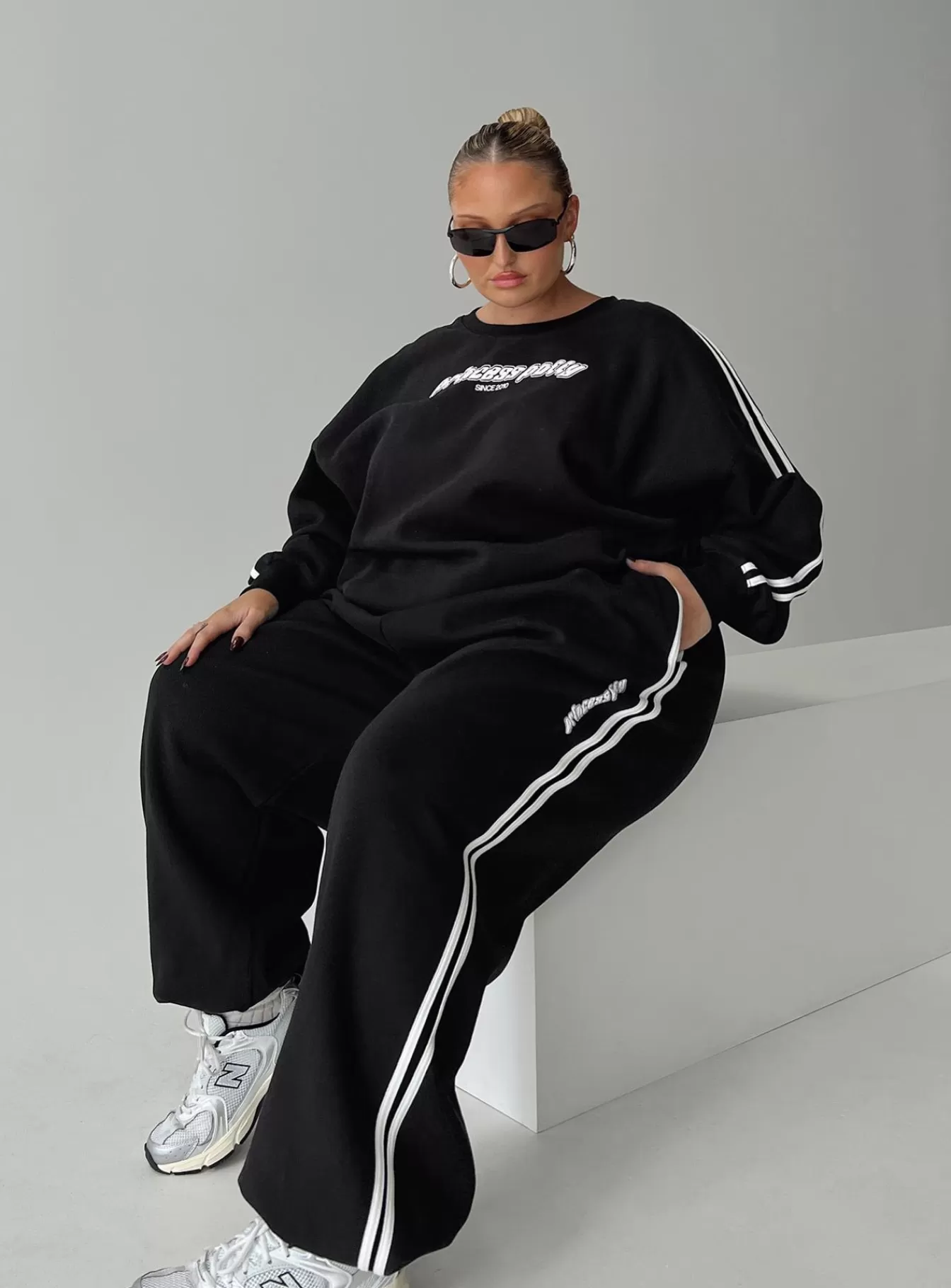 Princess Polly Pants | Track Pants Stripe Curve Black / White